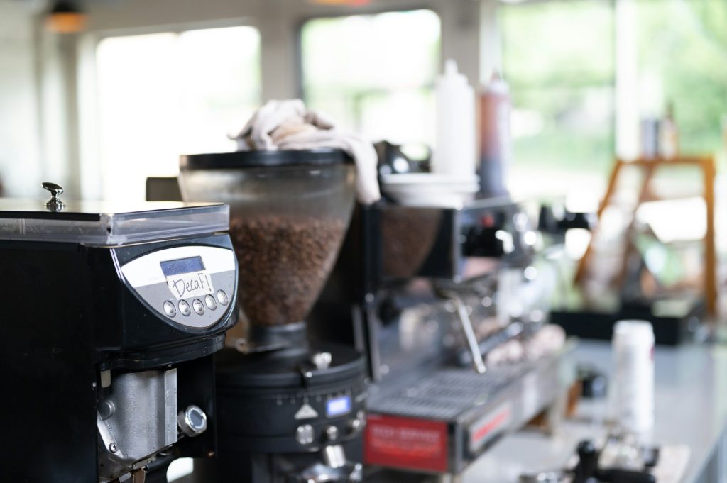 how to use a coffee grinder