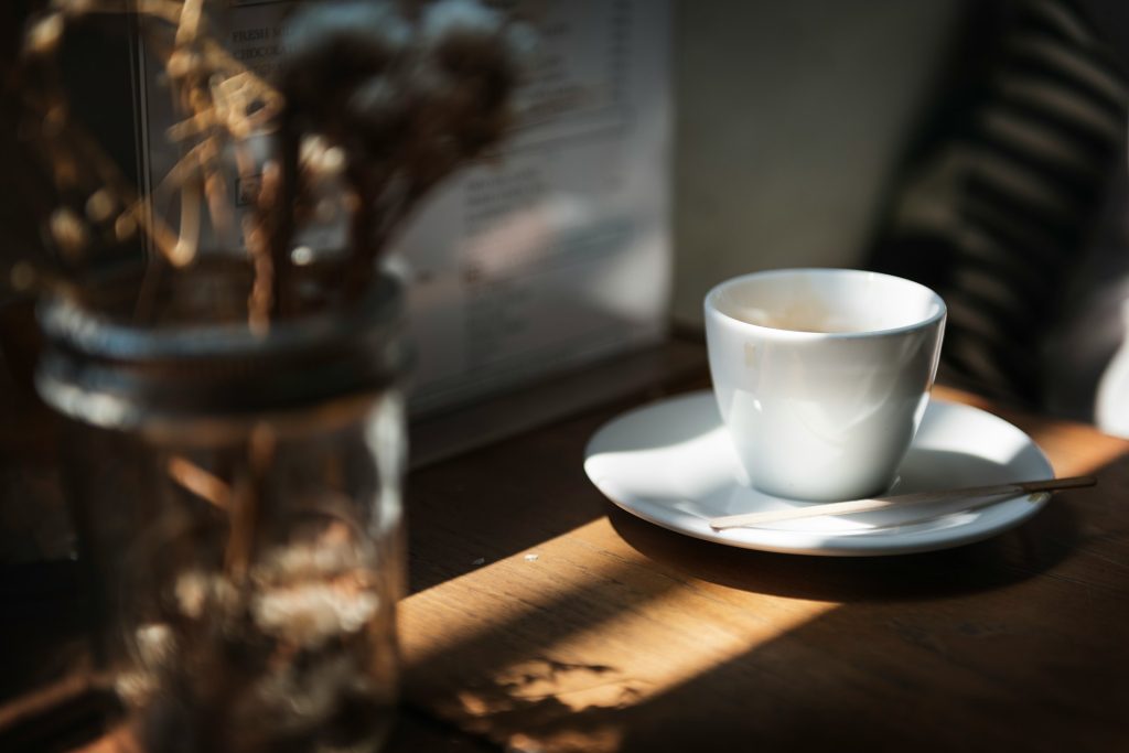 Diner Mugs vs Fancy Cups: Which Is Better for Your Coffee Ritual?