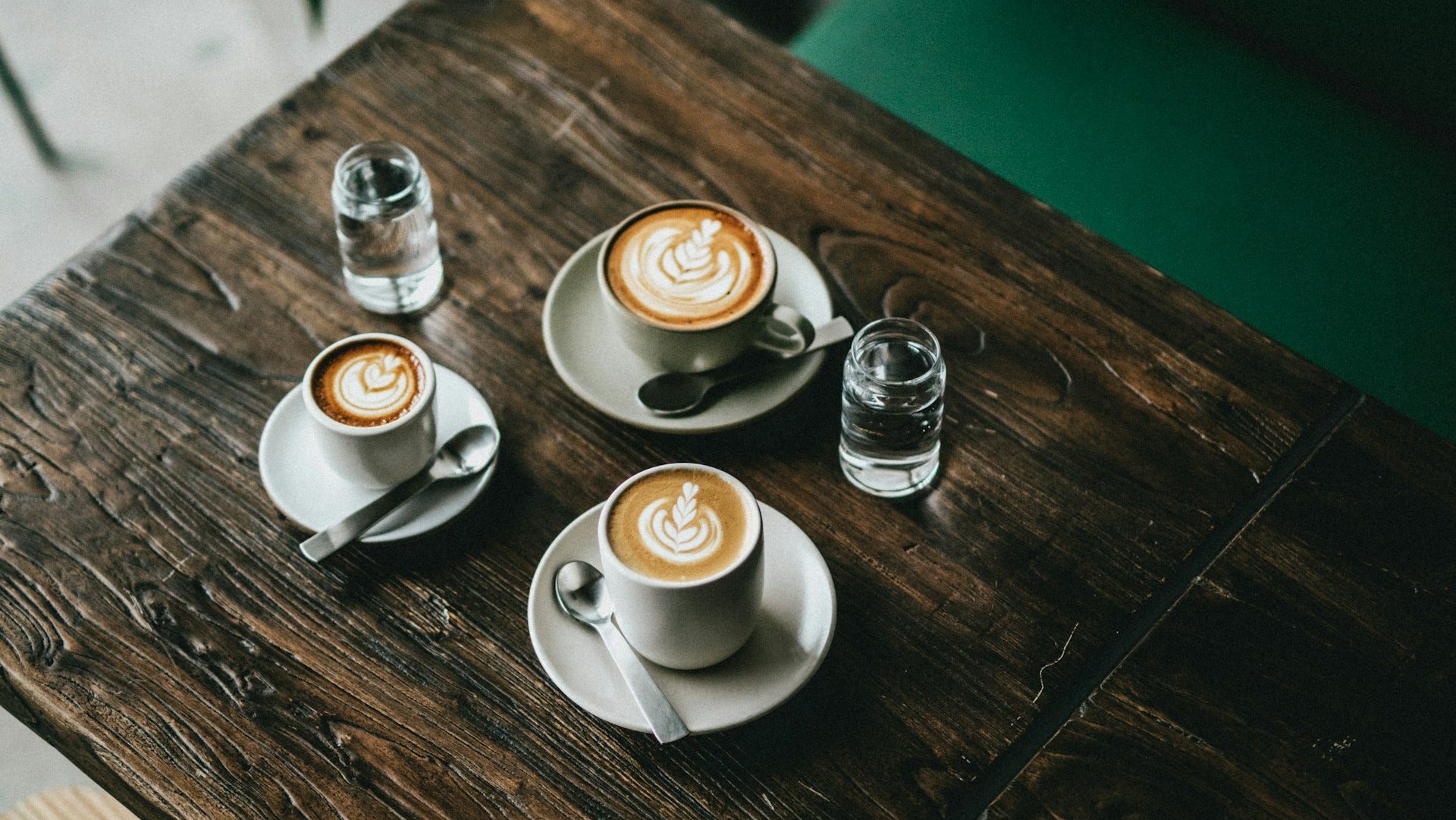 Ceramic vs Glass Coffee Mugs: Which Keeps Your Brew Hotter?