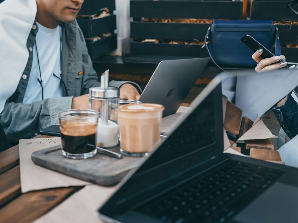 Ceramic vs Glass Coffee Mugs: Which Keeps Your Brew Hotter?