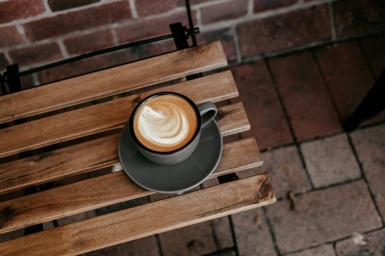 Diner Mugs vs Fancy Cups: Which Is Better for Your Coffee Ritual?